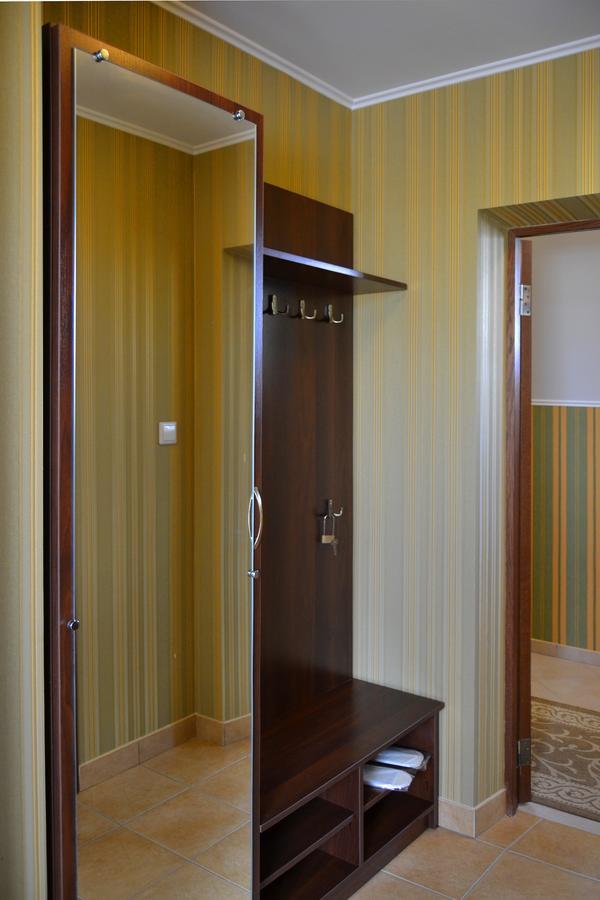 Hotel Korona Mostyska Eksteriør billede